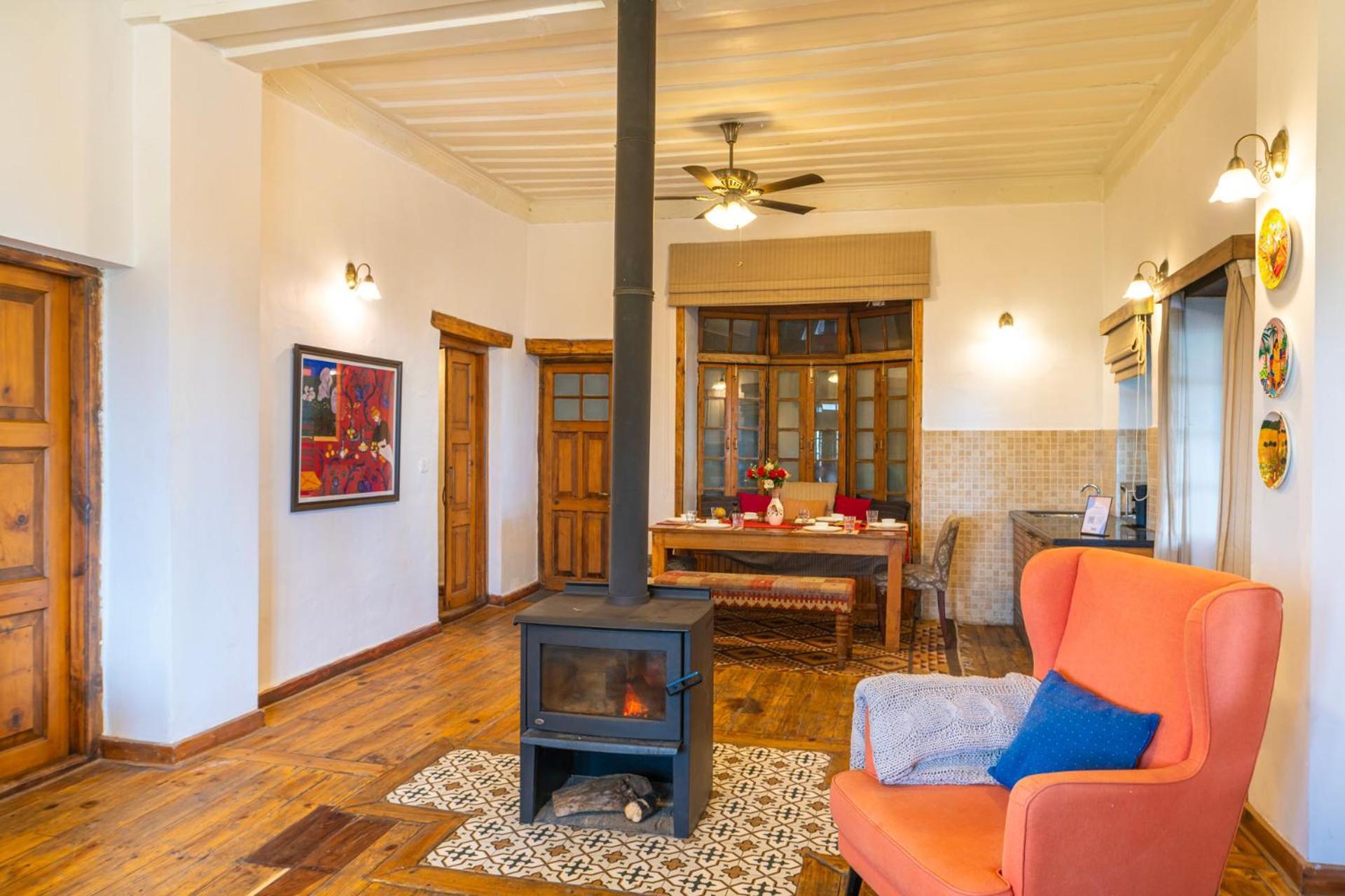 Stayvista At Paris Villa With Pvt Pool & Valley View Kasauli Exterior foto